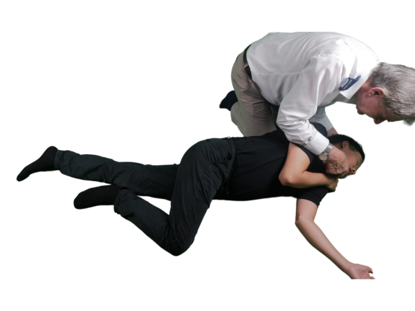 Làm thông thoáng đường thở với người bị bất tỉnh còn thở bình thường. Làm hồi sinh tim phổi (CPR) nếu họ ngưng thở ngưng tim.