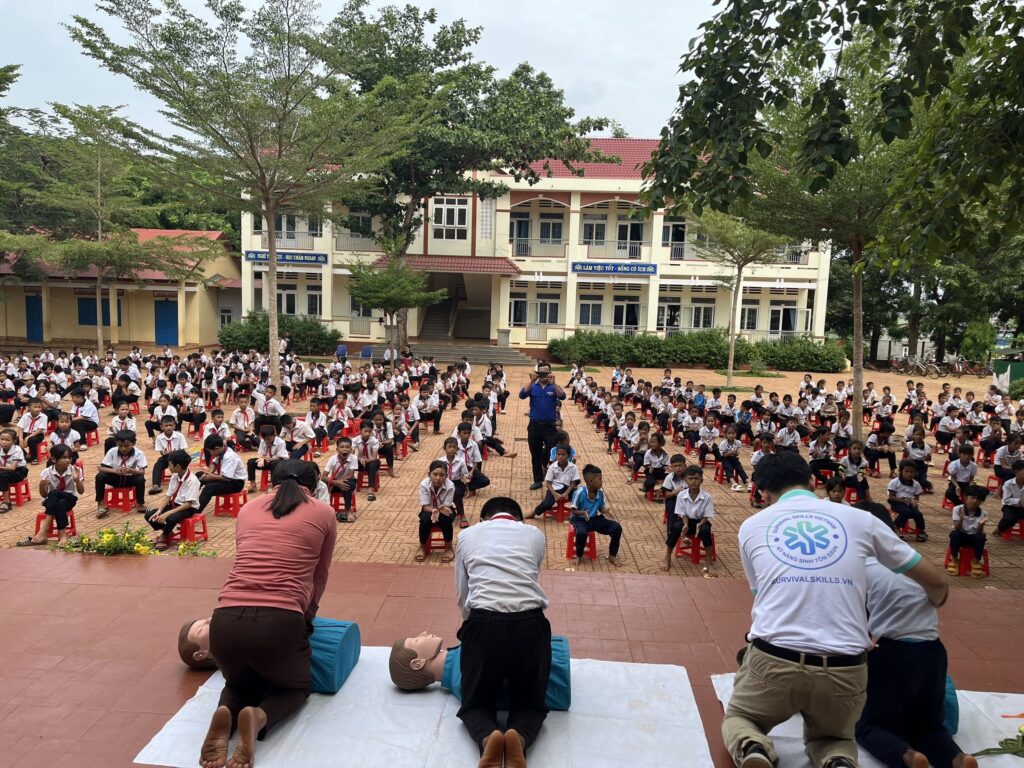 tai nạn
trường học
sơ cứu